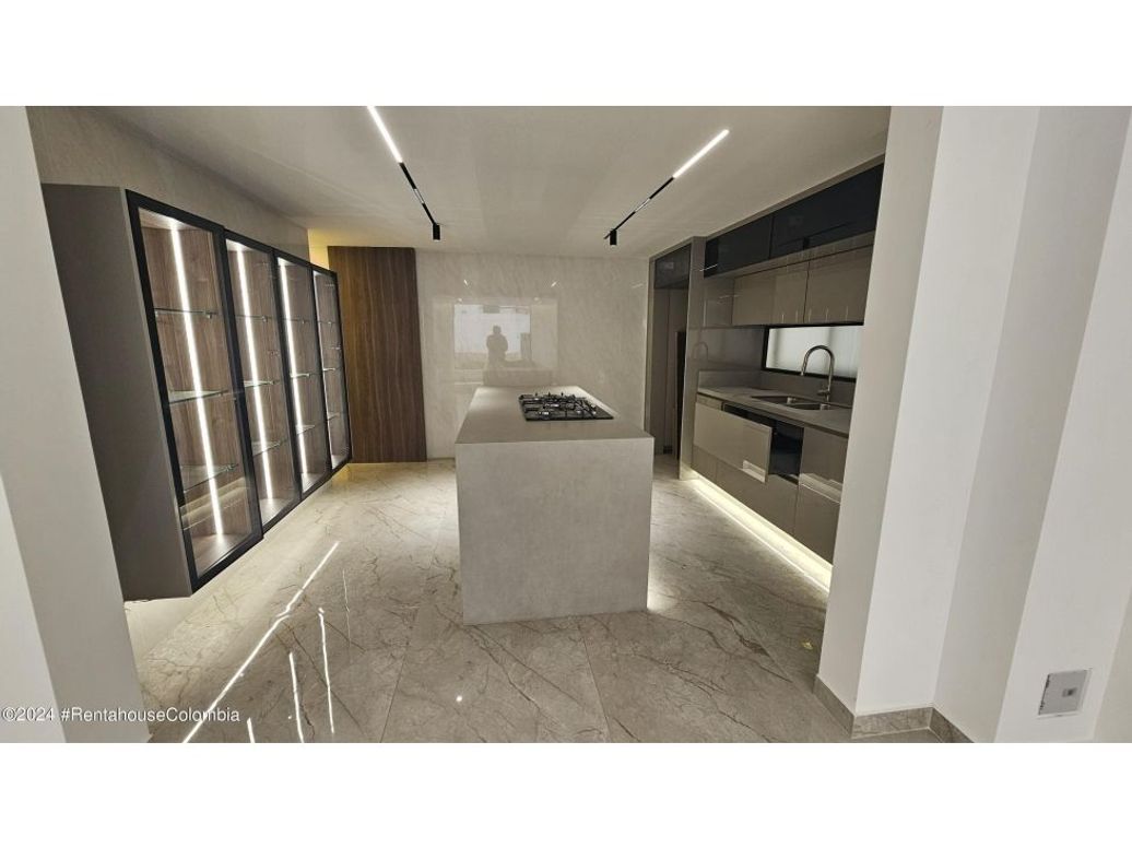 Casa de 4 alcobas en venta en Cedro Golf, Bogotá, 235 m² · foto 11 de 20