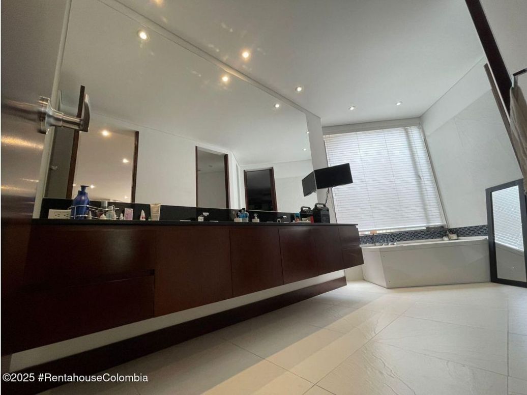 Apartamento de 4 alcobas en venta en Colinas De Suba, Bogotá, 279 m² · foto 14 de 20