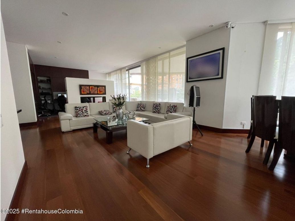 Apartamento de 4 alcobas en venta en Colinas De Suba, Bogotá, 279 m² · foto 3 de 20