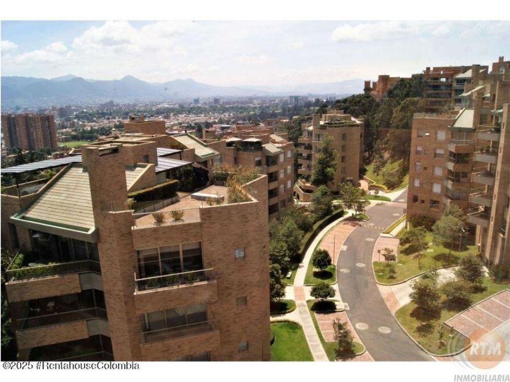 Apartamento de 4 alcobas en venta en Colinas De Suba, Bogotá, 279 m² · foto 2 de 20