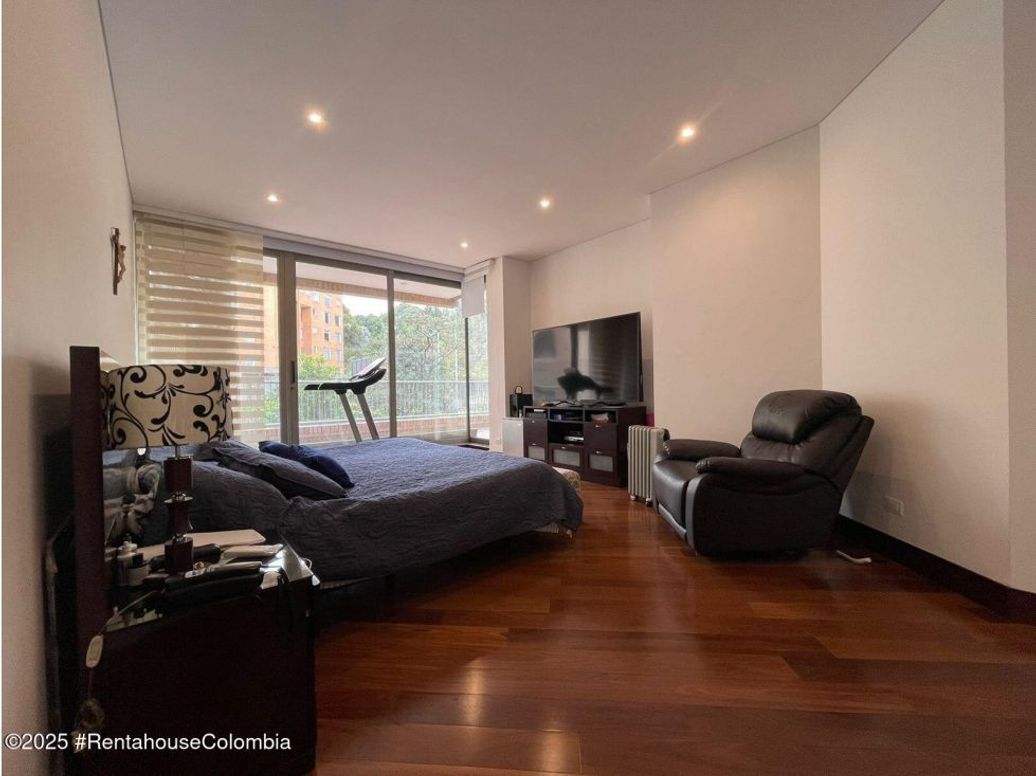 Apartamento de 4 alcobas en venta en Colinas De Suba, Bogotá, 279 m² · foto 13 de 20