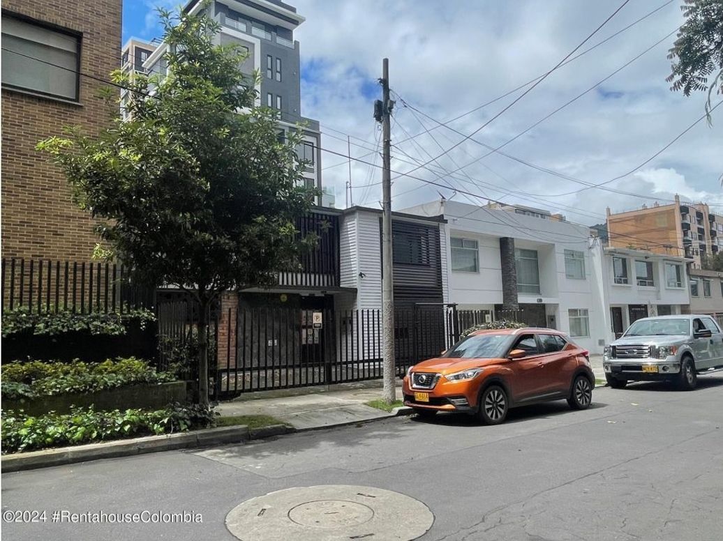 Casa de 5 alcobas en venta en Santa Barbara Alta, Bogotá, 260 m² · foto 2 de 20