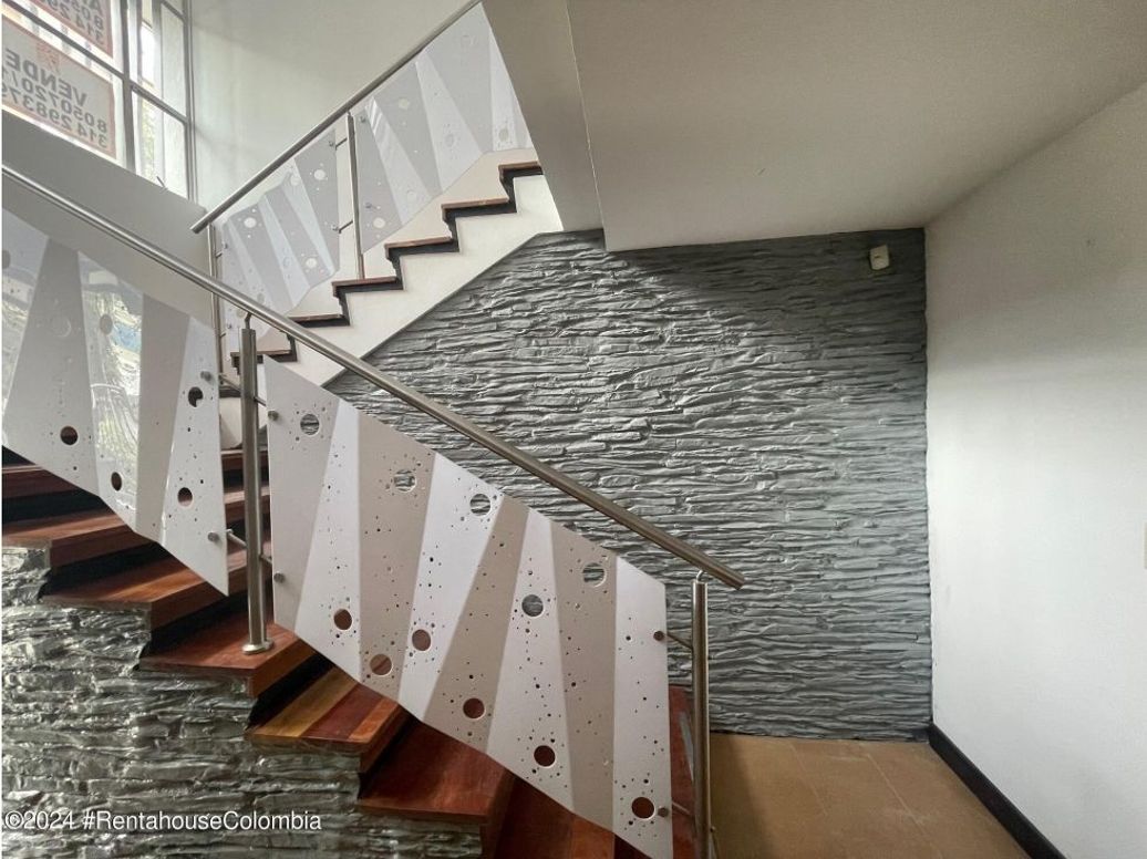 Casa de 5 alcobas en venta en Santa Barbara Alta, Bogotá, 260 m² · foto 3 de 20