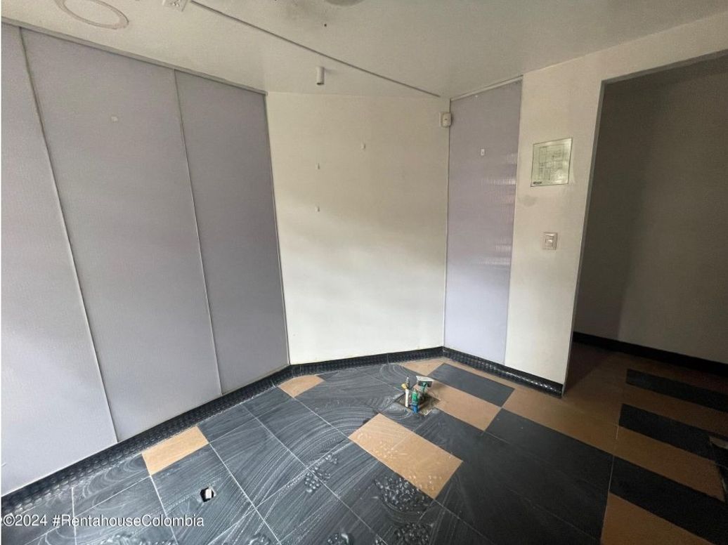 Casa de 5 alcobas en venta en Santa Barbara Alta, Bogotá, 260 m² · foto 11 de 20