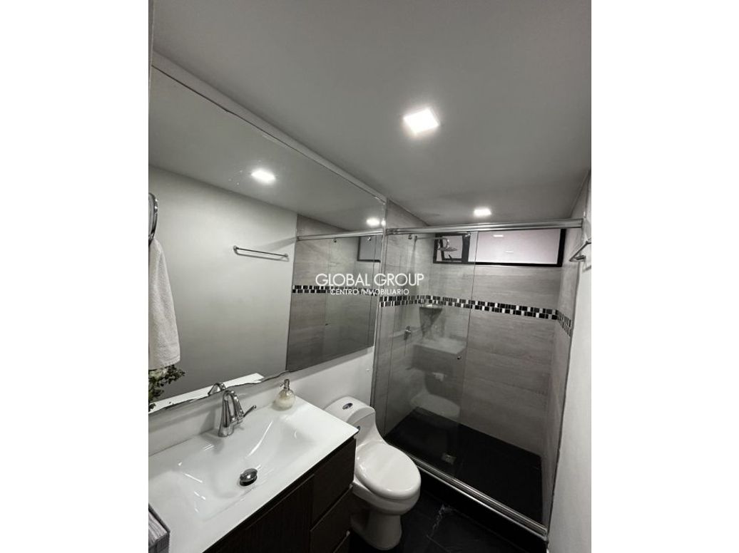 Apartamento de 3 alcobas en venta en Santa Barbara Central, Bogotá, 210 m² · foto 14 de 20