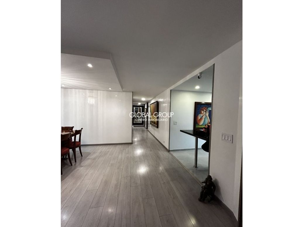 Apartamento de 3 alcobas en venta en Santa Barbara Central, Bogotá, 210 m² · foto 13 de 20