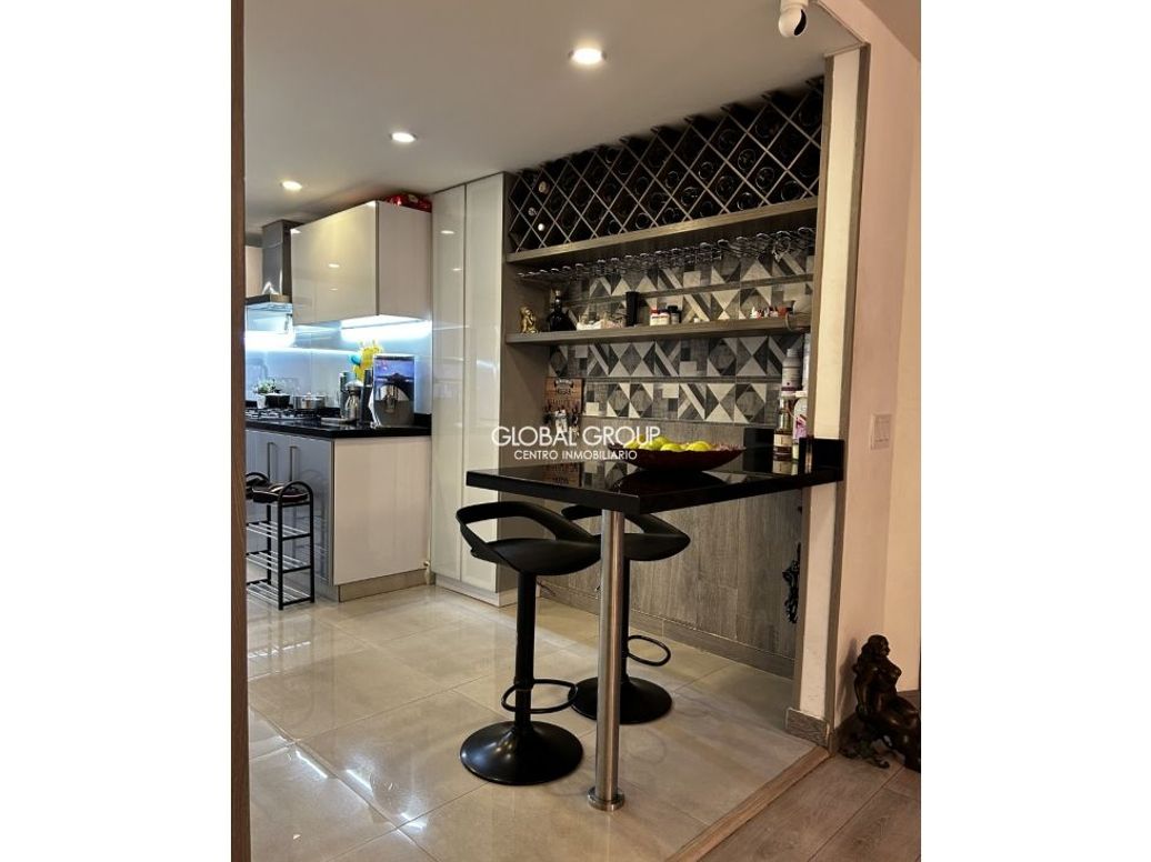 Apartamento de 3 alcobas en venta en Santa Barbara Central, Bogotá, 210 m² · foto 5 de 20