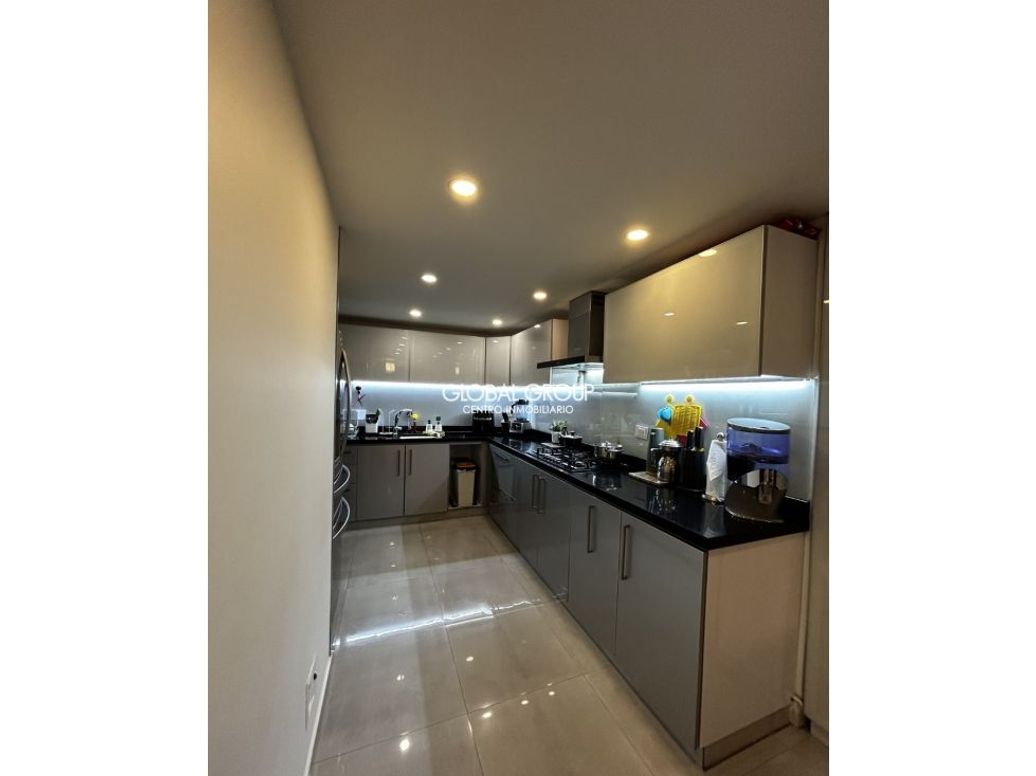 Apartamento de 3 alcobas en venta en Santa Barbara Central, Bogotá, 210 m² · foto 4 de 20