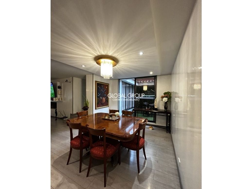 Apartamento de 3 alcobas en venta en Santa Barbara Central, Bogotá, 210 m² · foto 3 de 20
