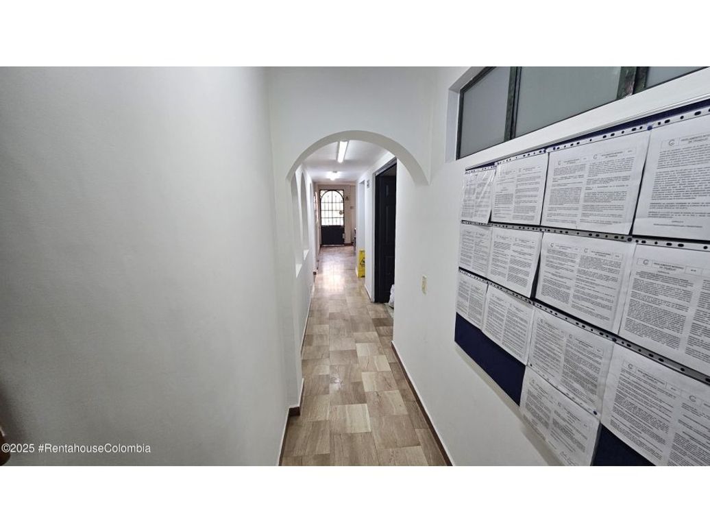 Casa de 7 alcobas en venta en La Soledad, Bogotá, 421 m² · foto 4 de 20