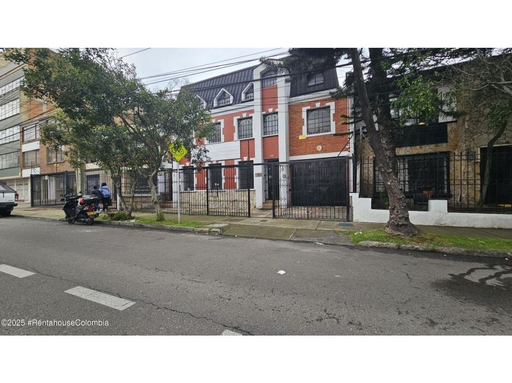 Casa de 7 alcobas en venta en La Soledad, Bogotá, 421 m² · foto 3 de 20