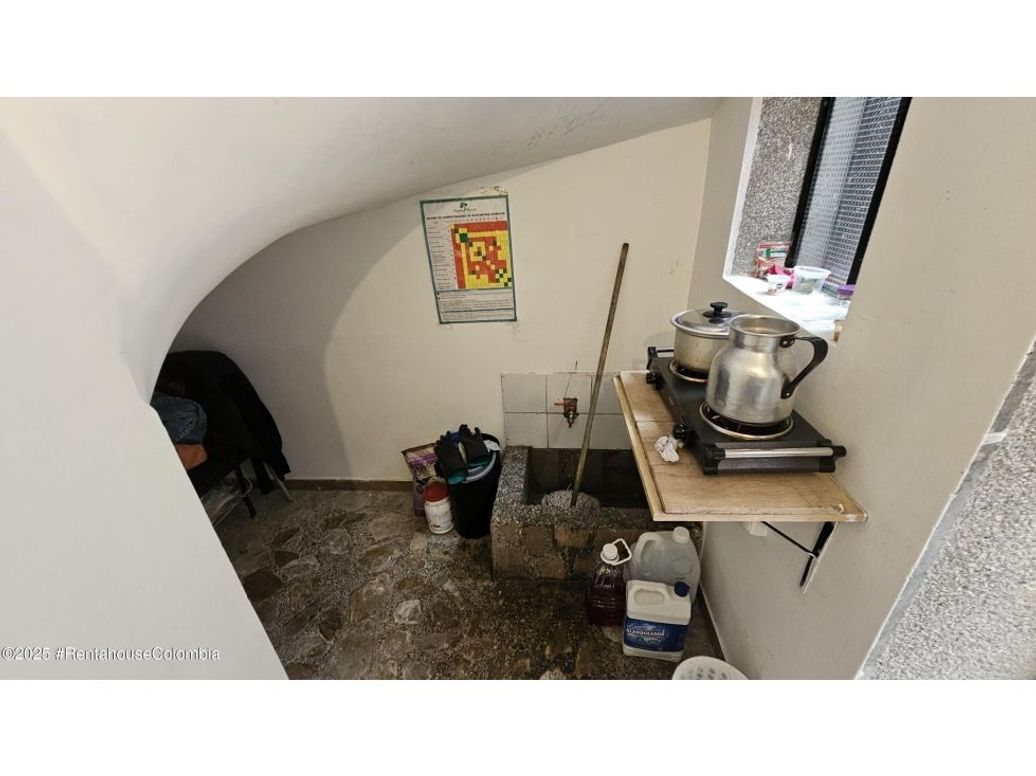 Casa de 7 alcobas en venta en La Soledad, Bogotá, 421 m² · foto 9 de 20