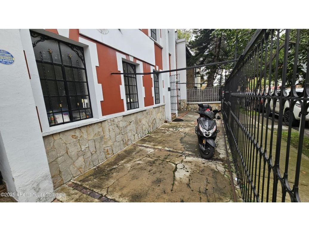 Casa de 7 alcobas en venta en La Soledad, Bogotá, 421 m² · foto 2 de 20