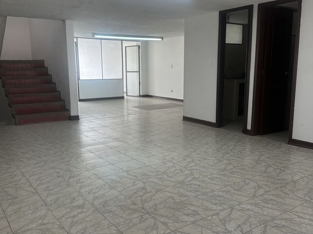 Casa de 6 alcobas en venta en Santa Helenita, Bogotá, 340 m² · foto 2 de 14