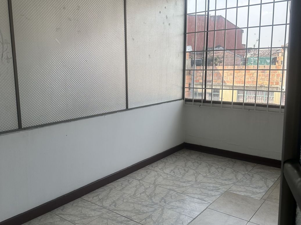 Casa de 6 alcobas en venta en Santa Helenita, Bogotá, 340 m² · foto 3 de 14