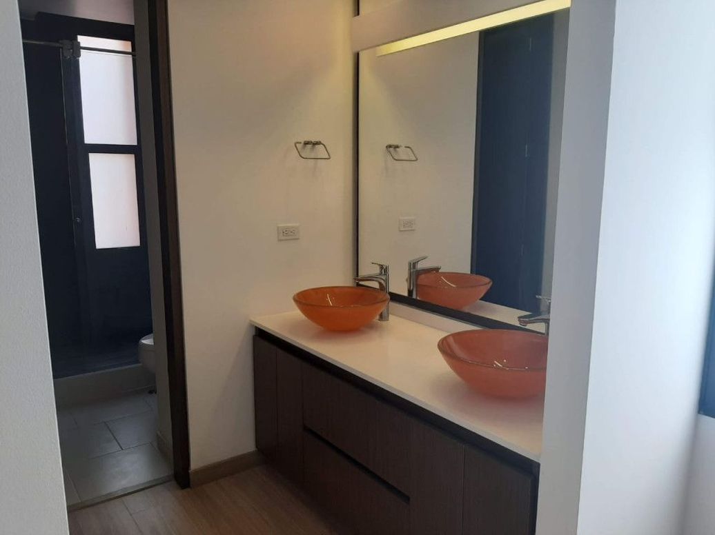 Apartamento de 1 alcoba en venta en Chico Norte Et. Iii, Bogotá, 63 m² · foto 9 de 19