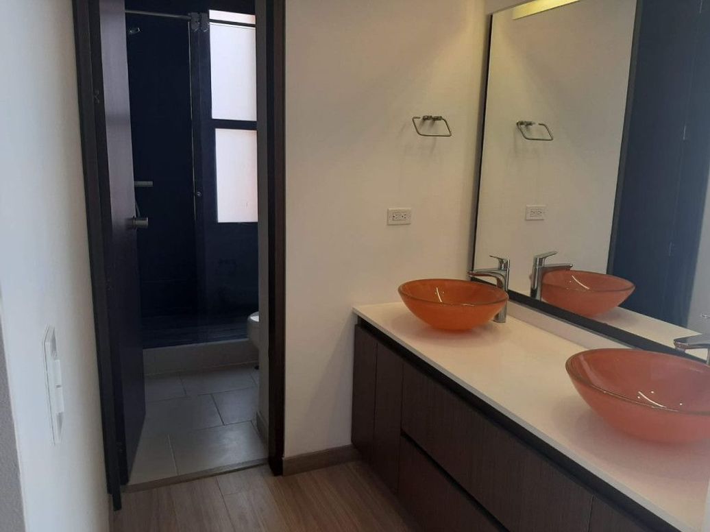 Apartamento de 1 alcoba en venta en Chico Norte Et. Iii, Bogotá, 63 m² · foto 8 de 19