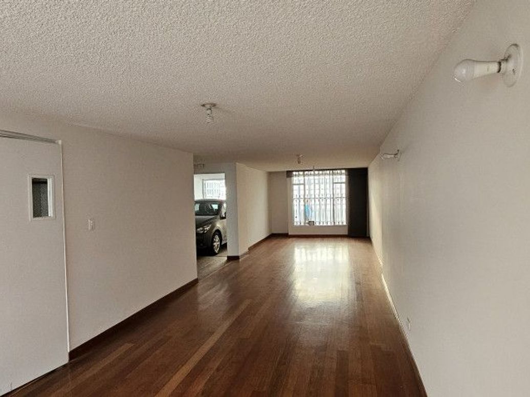 Casa de 4 alcobas en venta en Autopista Muzu, Bogotá, 250 m² · foto 5 de 20