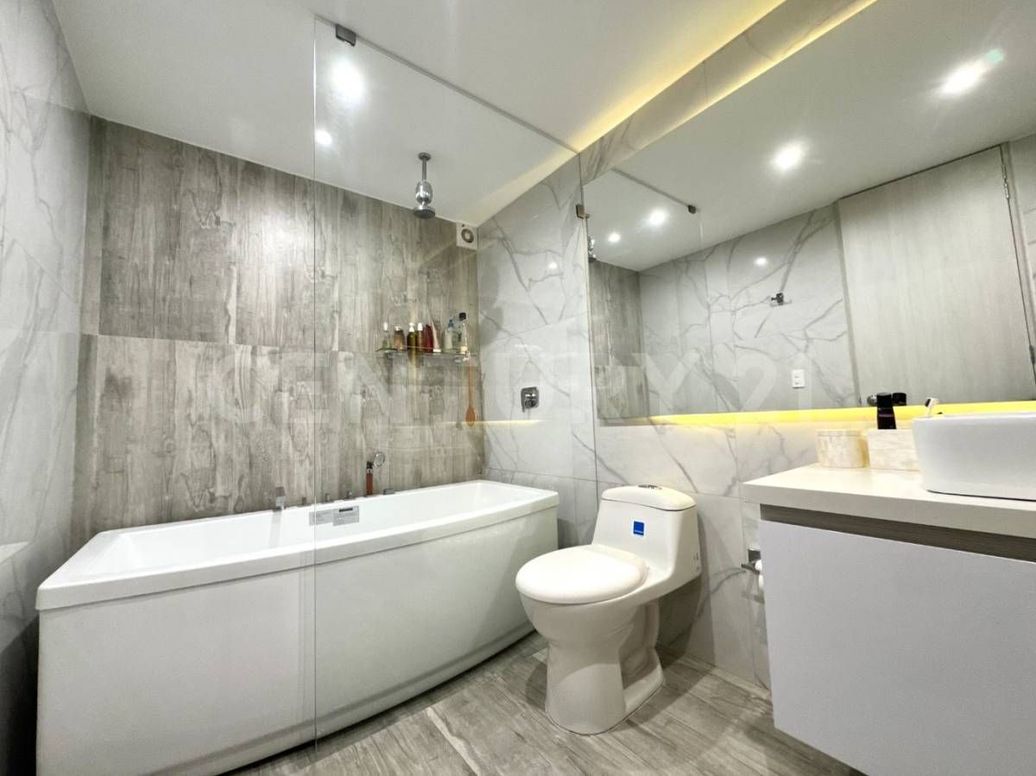 Apartamento de 2 alcobas en venta en Santa Barbara, Bogotá, 180 m² · foto 6 de 15