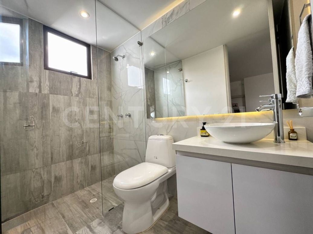 Apartamento de 2 alcobas en venta en Santa Barbara, Bogotá, 180 m² · foto 4 de 15