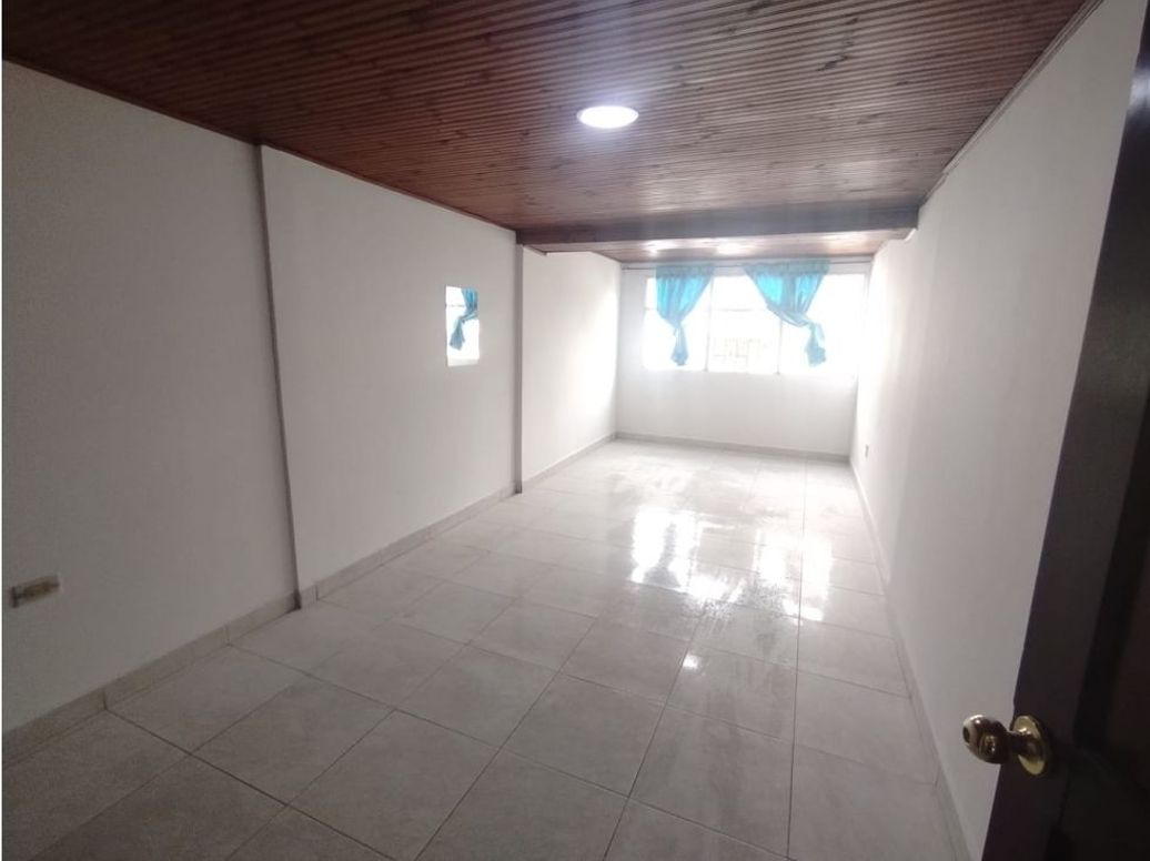 Casa de 4 alcobas en venta en Super Manzana 5, Bogotá, 220 m² · foto 2 de 13