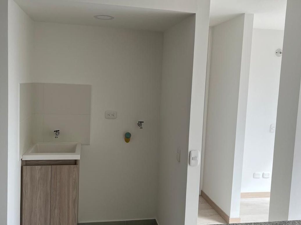 Apartamento de 2 alcobas en venta en Industrial Centenario, Bogotá, 42 m² · foto 9 de 11