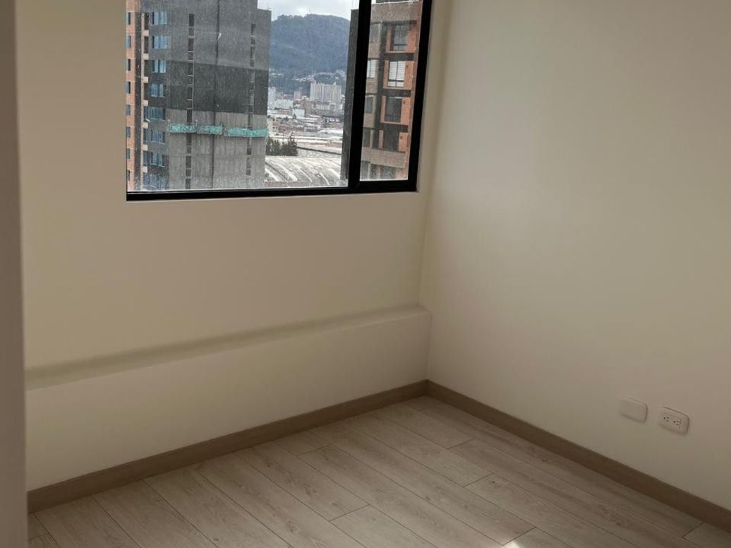 Apartamento de 2 alcobas en venta en Industrial Centenario, Bogotá, 42 m² · foto 2 de 11