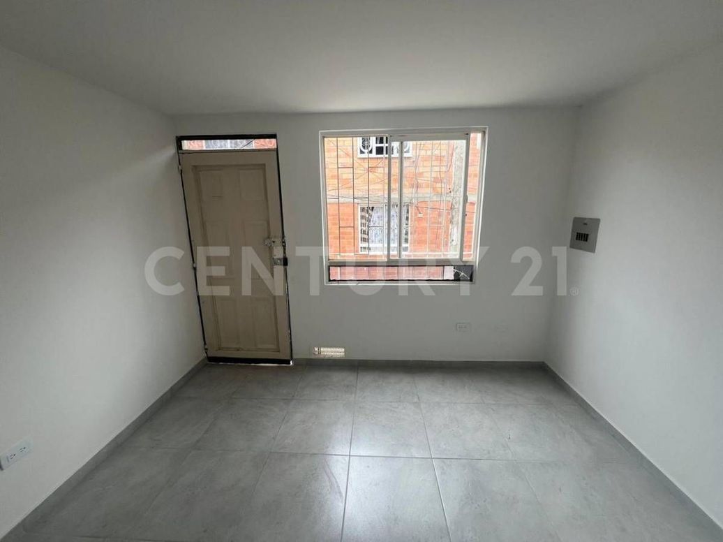 Casa de 2 alcobas en venta en Centro Usme, Bogotá, 33 m² · foto 2 de 14