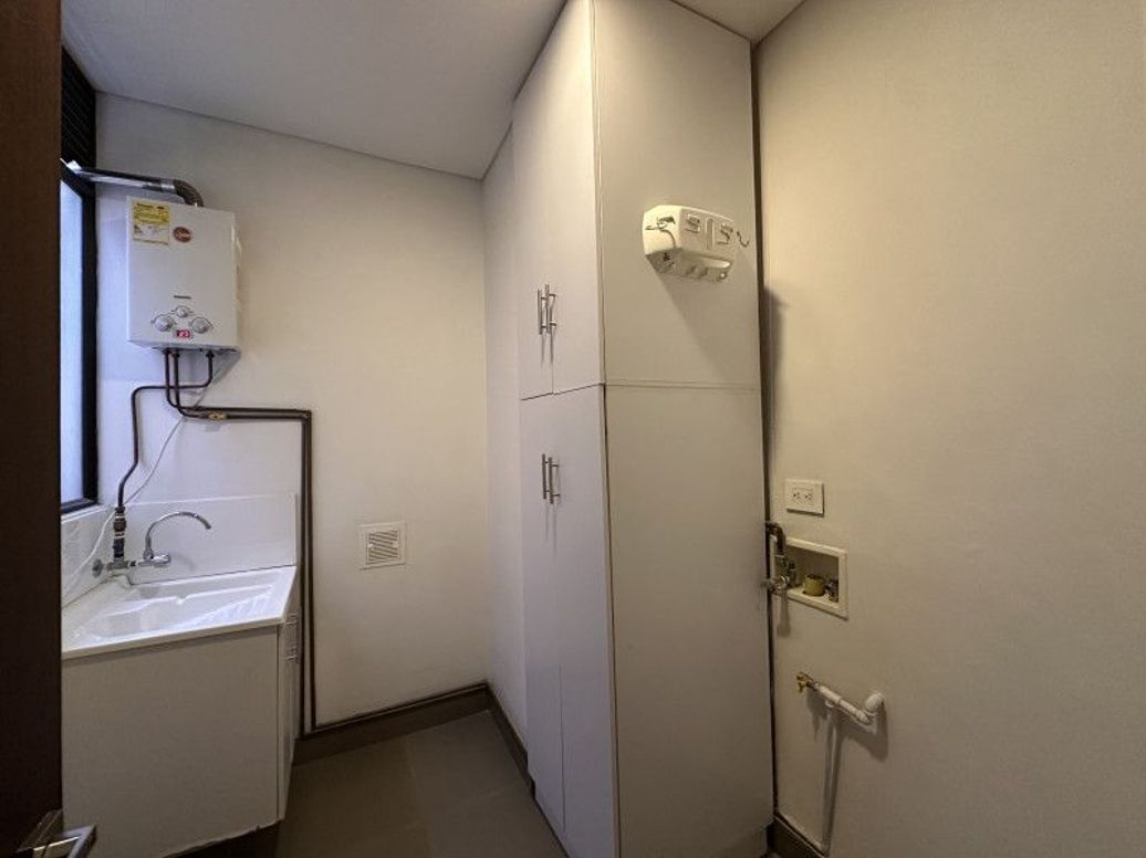 Apartamento de 1 alcoba en venta en Santa Ana Occidental, Bogotá, 54 m² · foto 8 de 17
