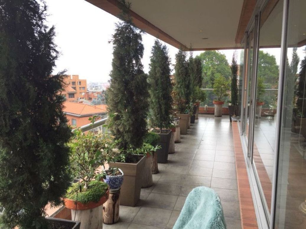 Apartamento de 4 alcobas en venta en Los Rosales, Bogotá, 469 m² · foto 2 de 11