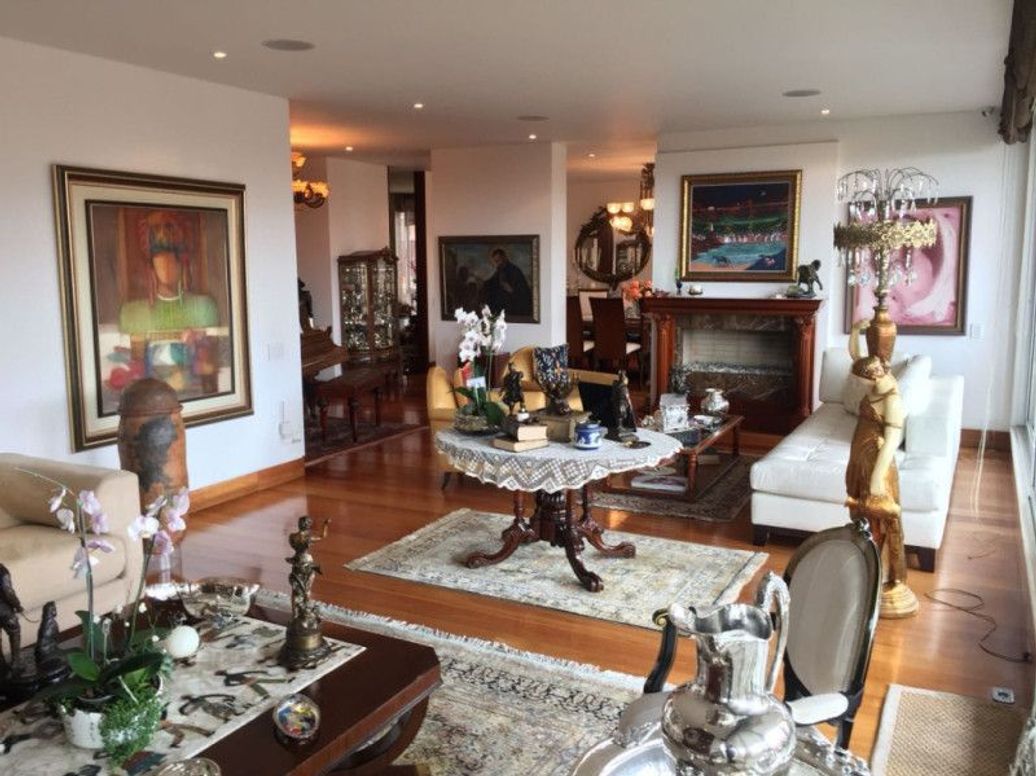 Apartamento de 4 alcobas en venta en Los Rosales, Bogotá, 469 m² · foto 4 de 11
