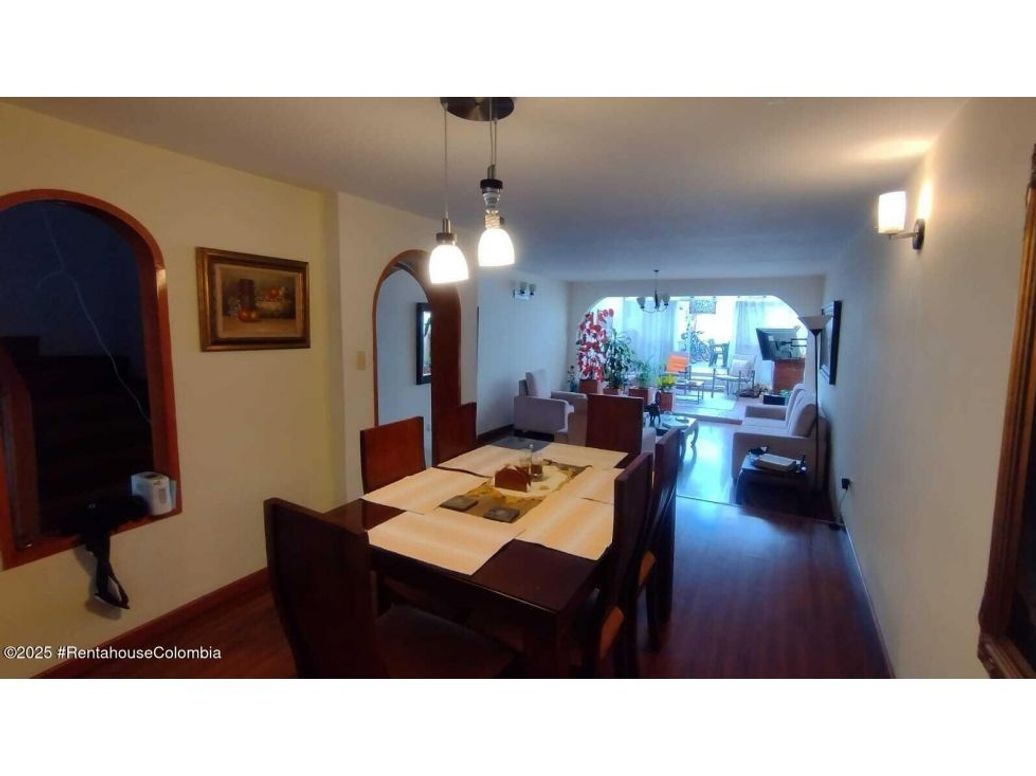 Casa de 3 alcobas en venta en El Batán, Bogotá, 240 m² · foto 3 de 20