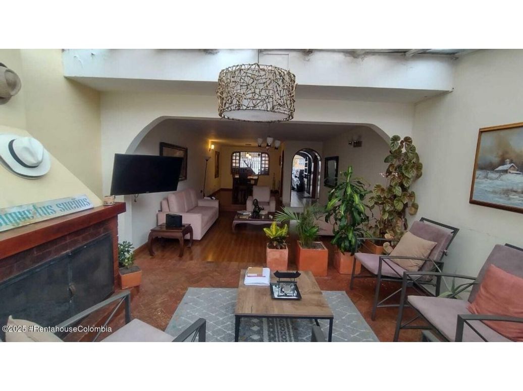 Casa de 3 alcobas en venta en El Batán, Bogotá, 240 m² · foto 7 de 20