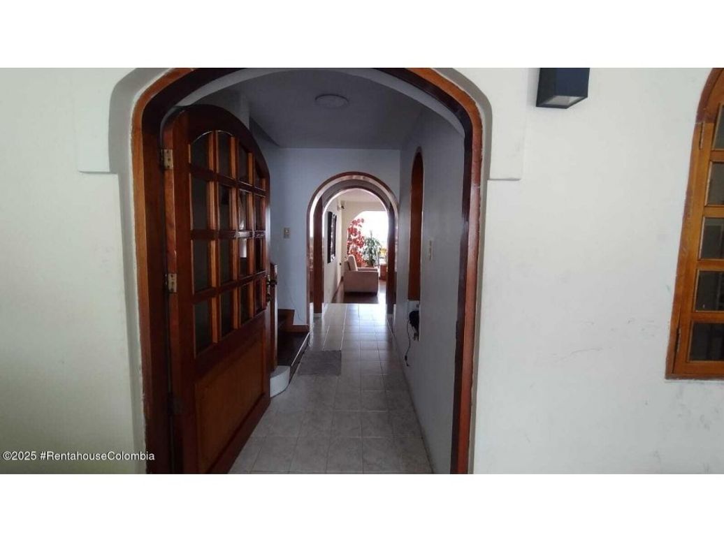 Casa de 3 alcobas en venta en El Batán, Bogotá, 240 m² · foto 2 de 20