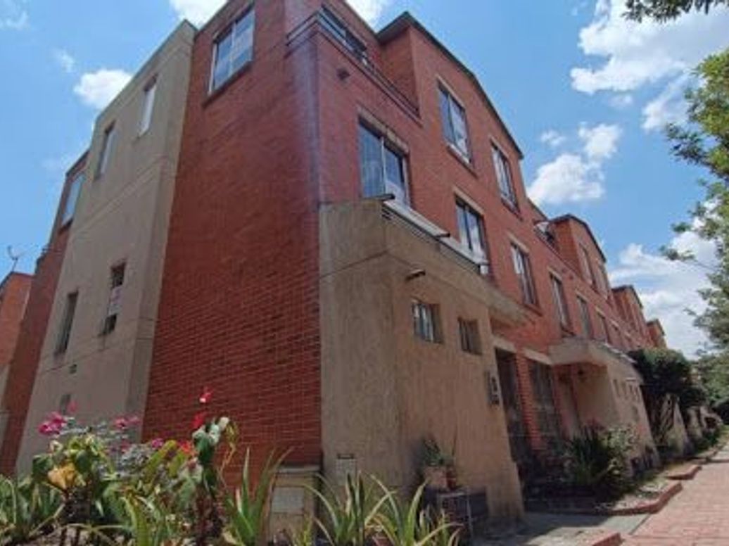 Casa de 4 alcobas en venta en El Pinar, Bogotá, 83 m² · foto 2 de 20