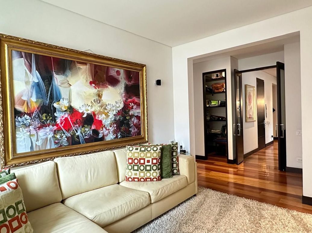 Apartamento de 4 alcobas en venta en Los Rosales, Bogotá, 300 m² · foto 6 de 20