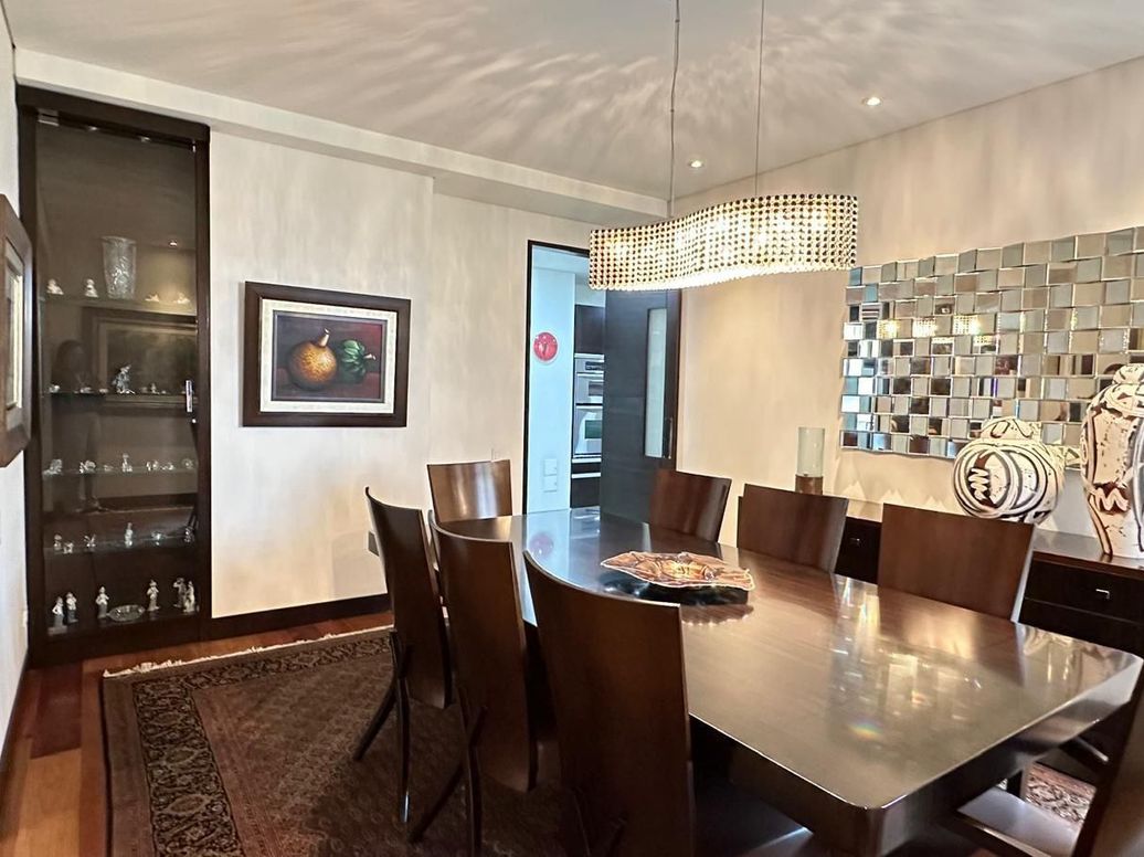 Apartamento de 4 alcobas en venta en Los Rosales, Bogotá, 300 m² · foto 18 de 20
