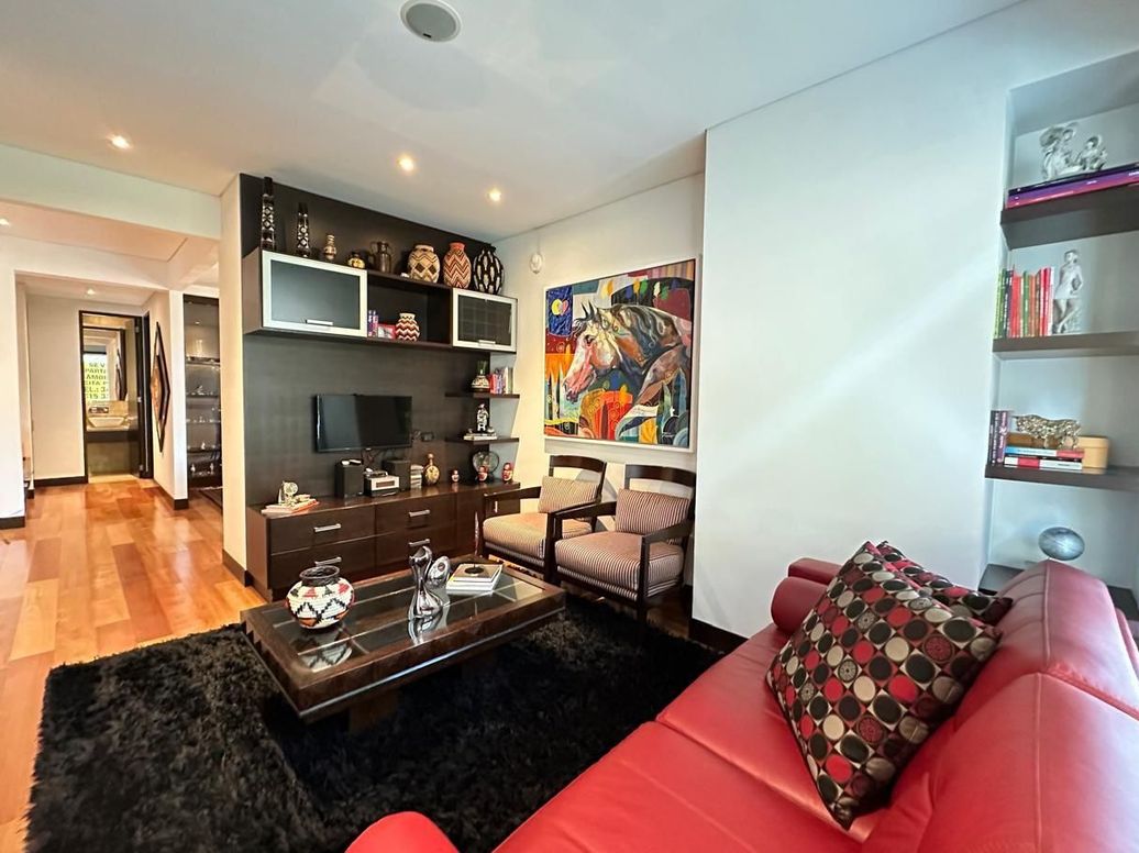Apartamento de 4 alcobas en venta en Los Rosales, Bogotá, 300 m² · foto 14 de 20