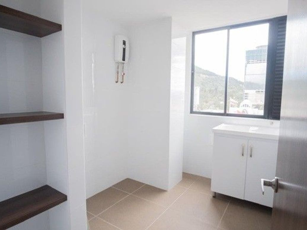 Apartamento de 2 alcobas en venta en Santa Ana Occidental, Bogotá, 144 m² · foto 16 de 18