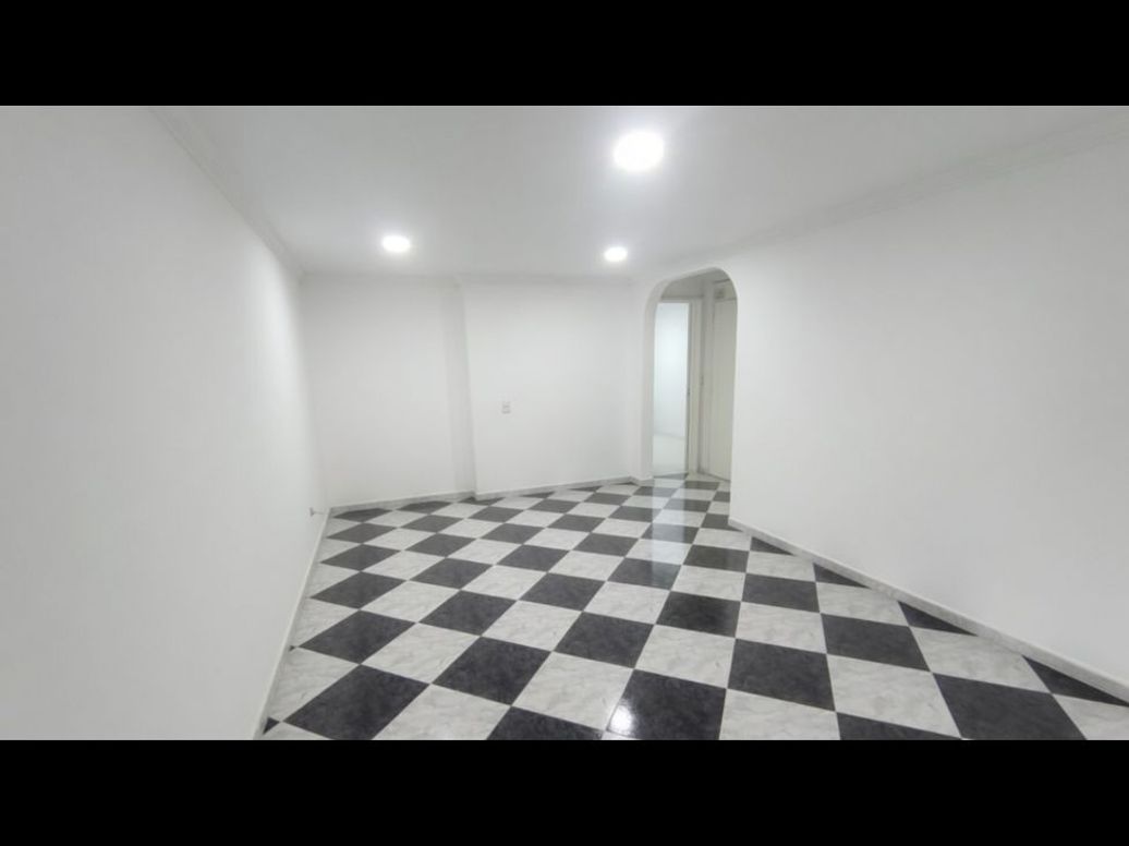 Casa de 4 alcobas en venta en Villa Luz, Bogotá, 300 m² · foto 2 de 20