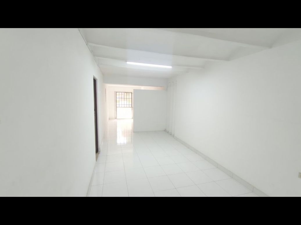Casa de 4 alcobas en venta en Villa Luz, Bogotá, 300 m² · foto 3 de 20
