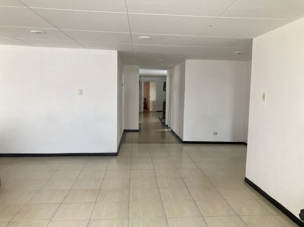Apartamento de 6 alcobas en venta en Quinta Paredes, Bogotá, 280 m² · foto 4 de 14