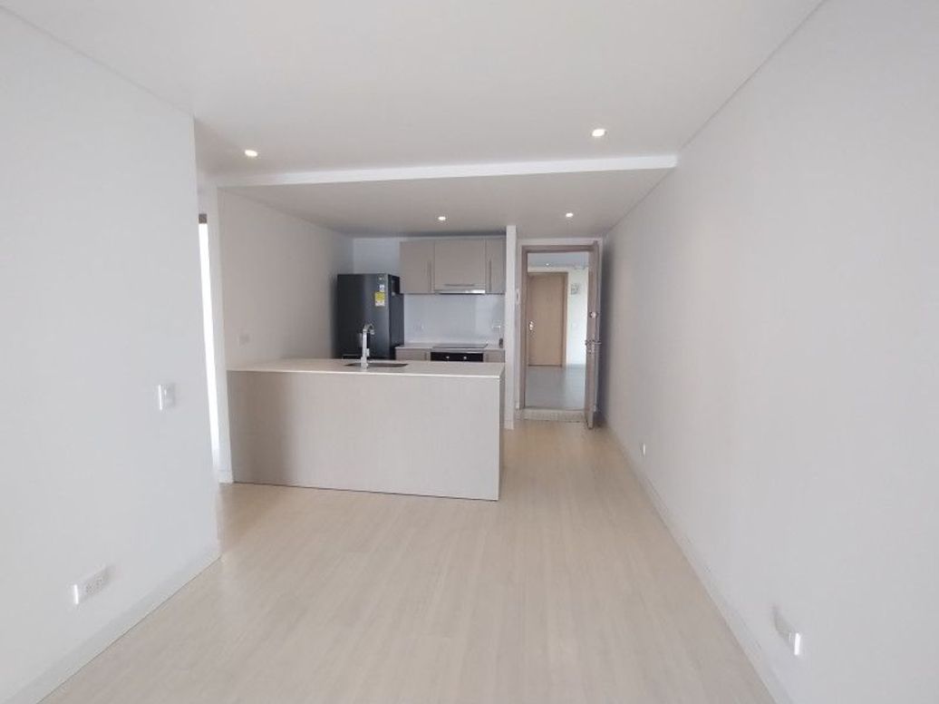 Apartamento de 2 alcobas en venta en Las Nieves, Bogotá, 66 m² · foto 2 de 20