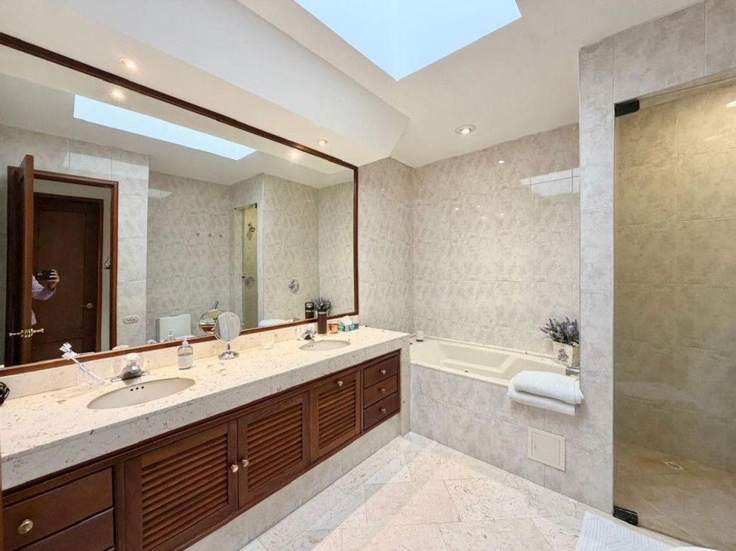 Apartamento de 4 alcobas en venta en Chico Norte Et. Iii, Bogotá, 240 m² · foto 16 de 20