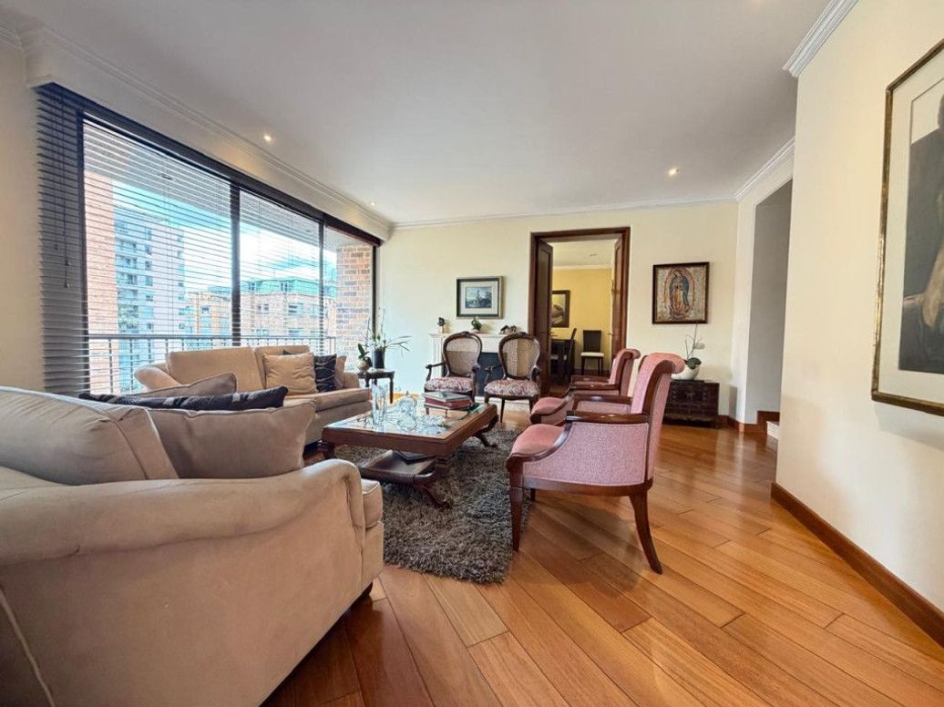 Apartamento de 4 alcobas en venta en Chico Norte Et. Iii, Bogotá, 240 m² · foto 2 de 20