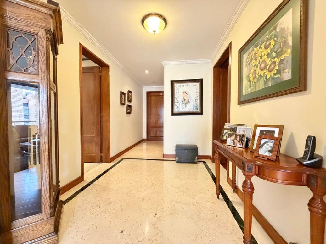 Apartamento de 4 alcobas en venta en Chico Norte Et. Iii, Bogotá, 240 m² · foto 8 de 20