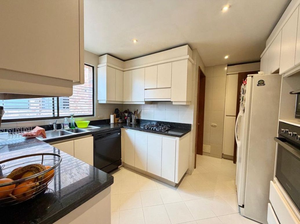 Apartamento de 4 alcobas en venta en Chico Norte Et. Iii, Bogotá, 240 m² · foto 7 de 20