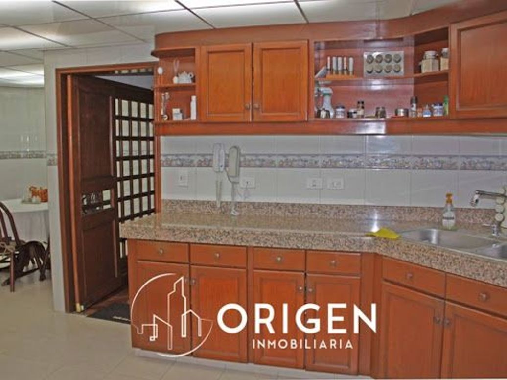 Apartamento de 3 alcobas en venta en Santa Barbara Central, Bogotá, 180 m² · foto 7 de 11