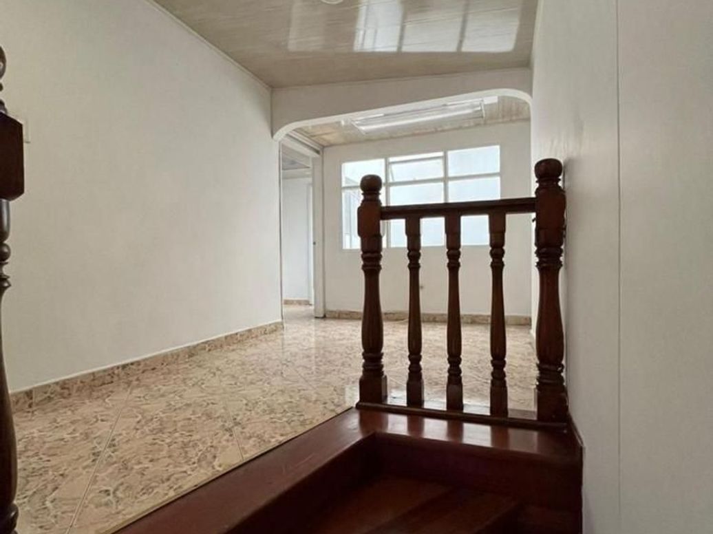 Casa de 5 alcobas en venta en Santa Cecilia, Bogotá, 380 m² · foto 4 de 20