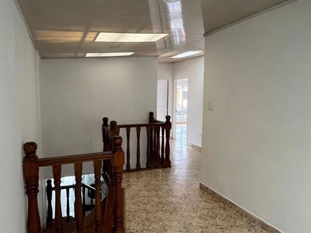 Casa de 5 alcobas en venta en Santa Cecilia, Bogotá, 380 m² · foto 10 de 20